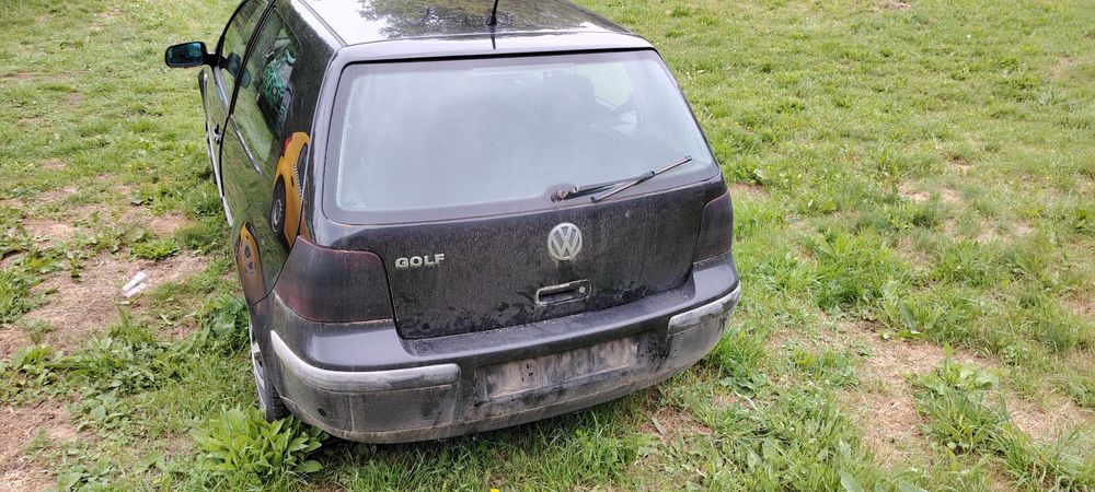 Продавам голф 4 1.4 на Части!!