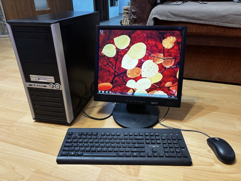 PC Retro Windows 7 + Monitor Dell + Tastatură și Mouse
