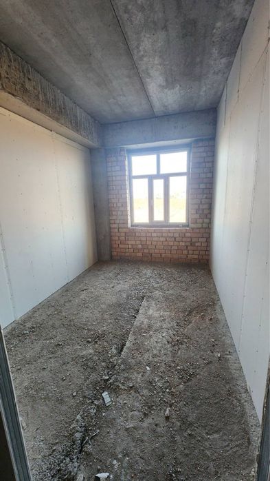 Продается квартира на Юнусабадском районе 2/4/4 новостройка