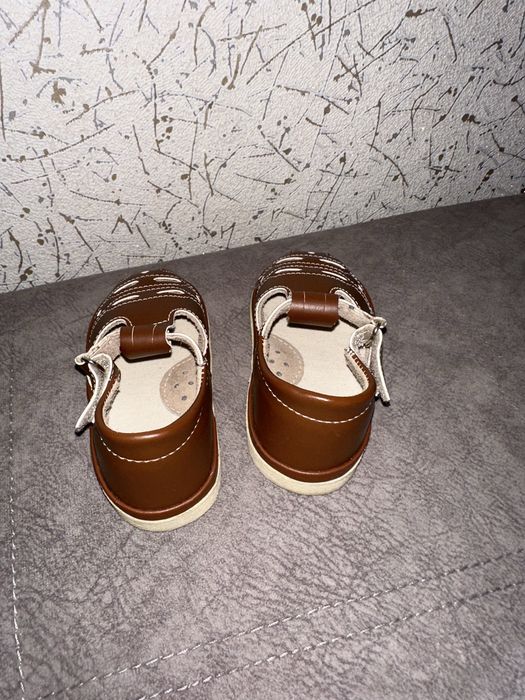 Продам сандалики