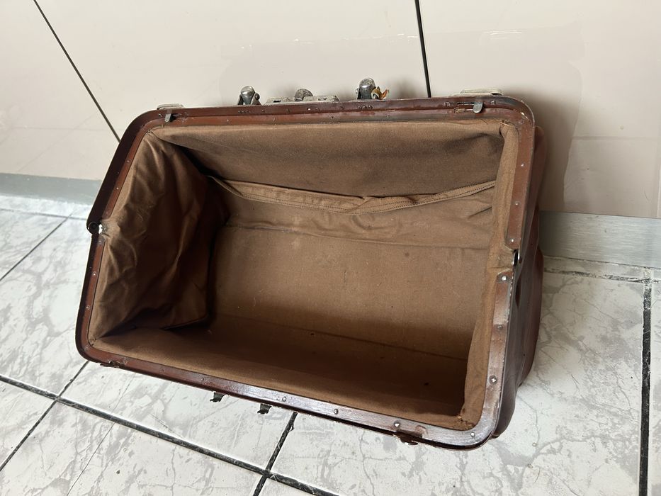 Geanta medic din piele veche de colectie