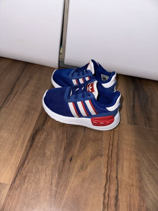 Adidasi baiat marimea 21