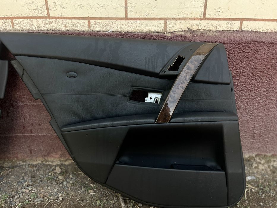 Обшивка двери бмв 5  е60