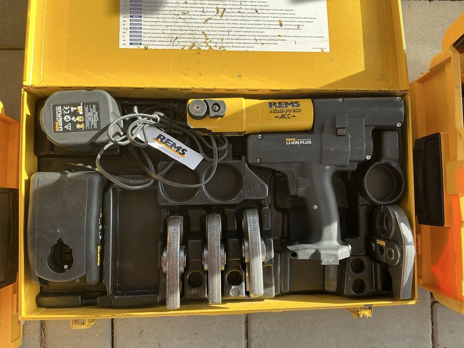 Vind presa sertizare Rems MiniPress cu bacuri M15,18,22,28,completa la cutie