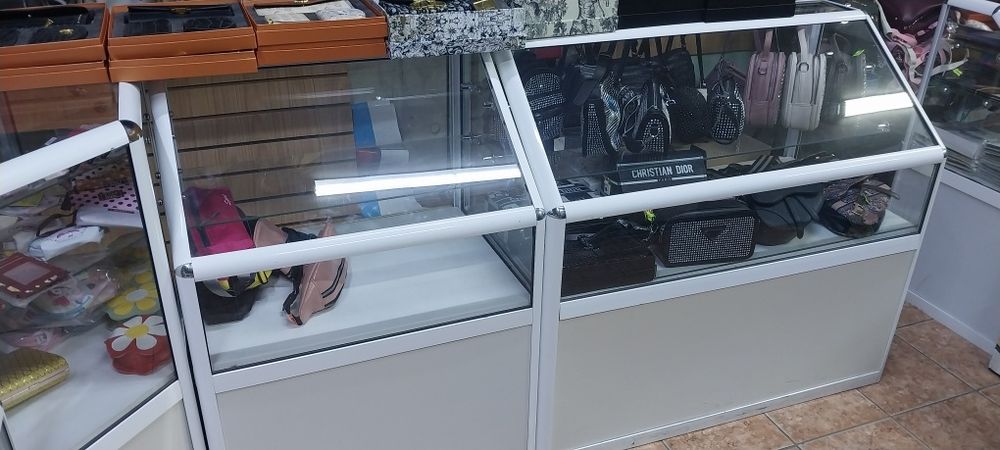 Витрины пластиковые