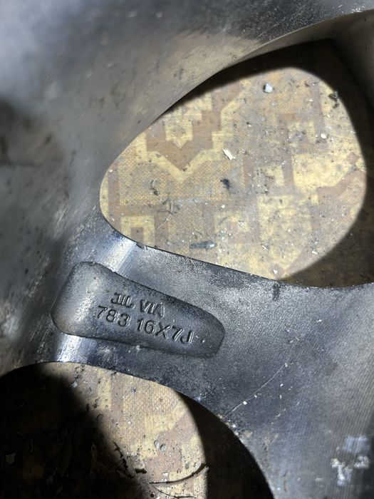 Диск R 16, на запаску 1 штука