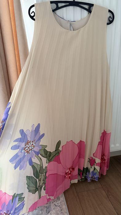 Универсална рокля, подходяща и за бременни