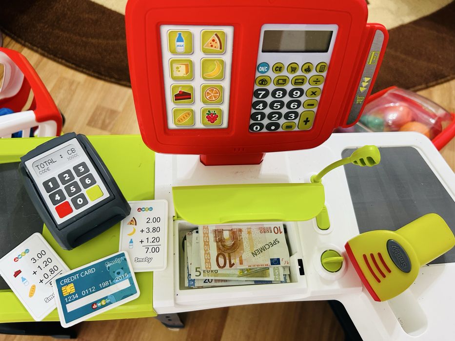 Magazin MaxiMarket rosu