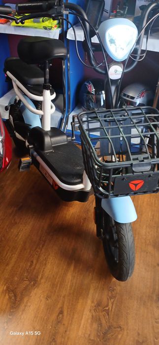 Scuter electric second hand Zt-02 Yadea, cu garantie 3 luni,  nu necesita permis, motor 350W, autonomie apox. 30km