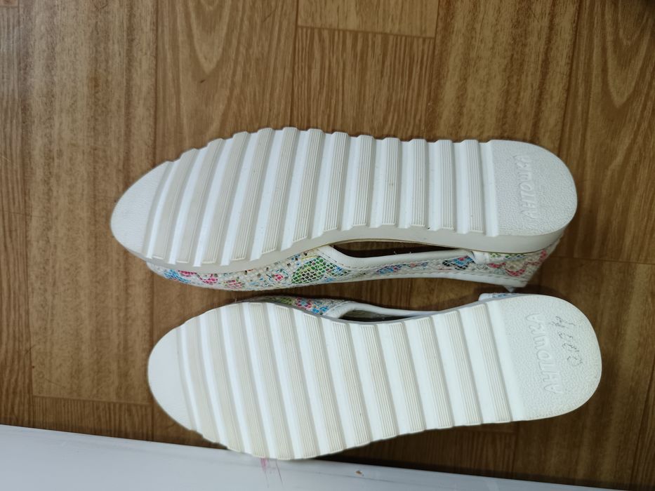 Босоножки новые,  летние