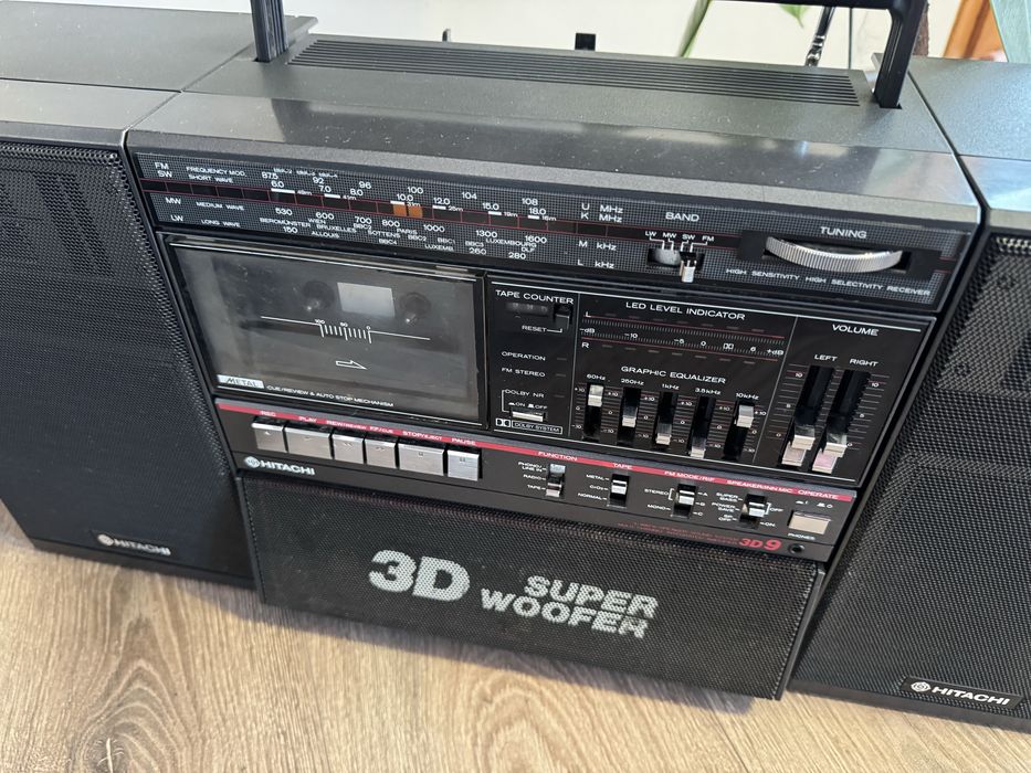 Касетофон Hitachi