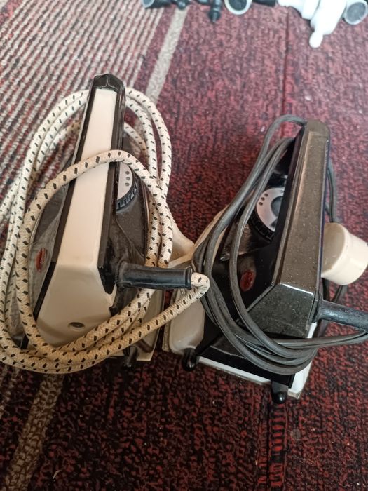 Утюги Советские Ленинград очень тяжёлые в идеальном состоянии