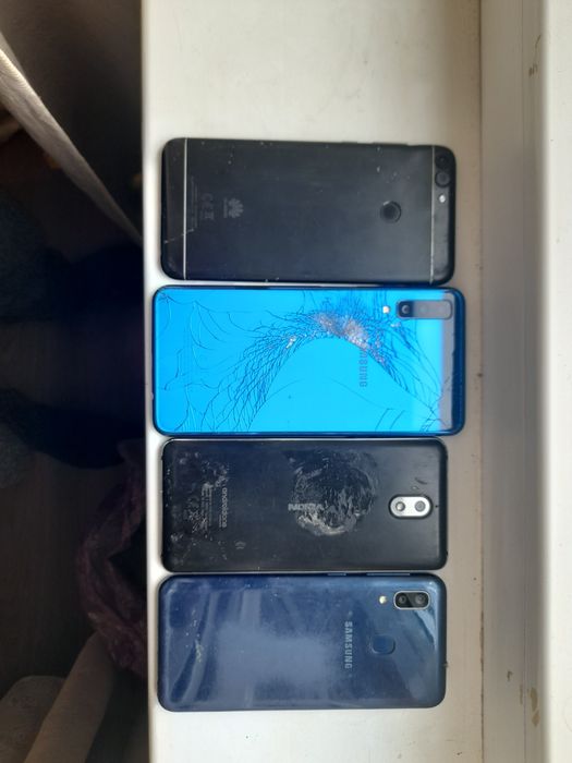 Vând telefoane vechi 200 ron