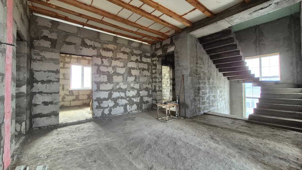 Прекрасный недострпоенный дом