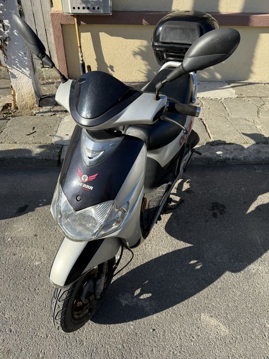 Vand 3 scutere 2T  perfect pentru delivery
