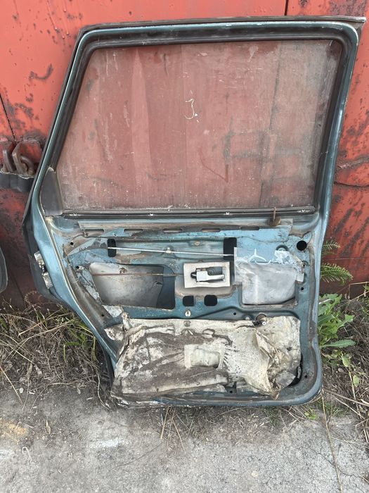 Продам Двери Ауди 80 В 2