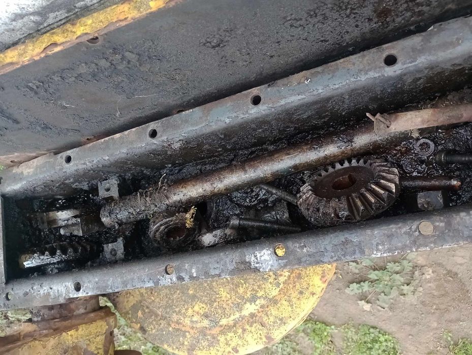 Турска роторна косачка (Yurdusar) на части.