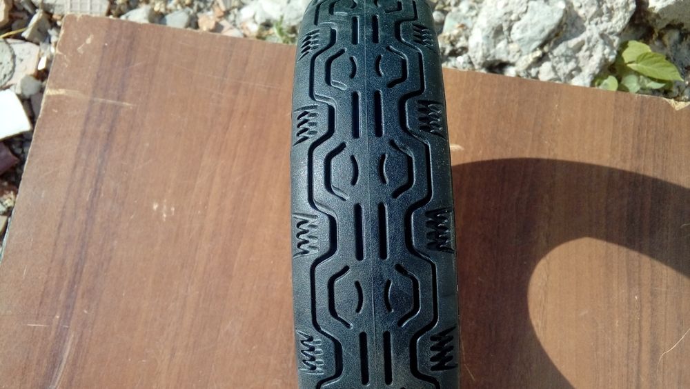 Покрышка на эллектросамокат новя