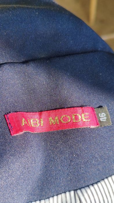 элегантный темно-синий пиджак бренда Aibi Mode.