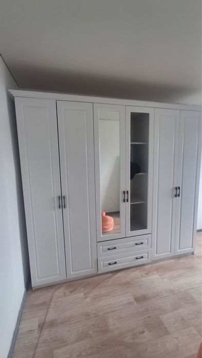 Продам  шкаф 6 дверный