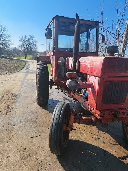Vand tractor 650 in stare buna de functionare