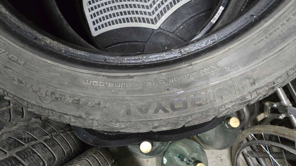 Зимни гуми Uniroyal 235/45/17, с 5-6мм грайфер, 4 еднакви.