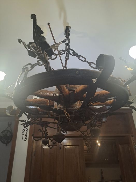 Vand lustre din roti de caruta autentice si fier forjat