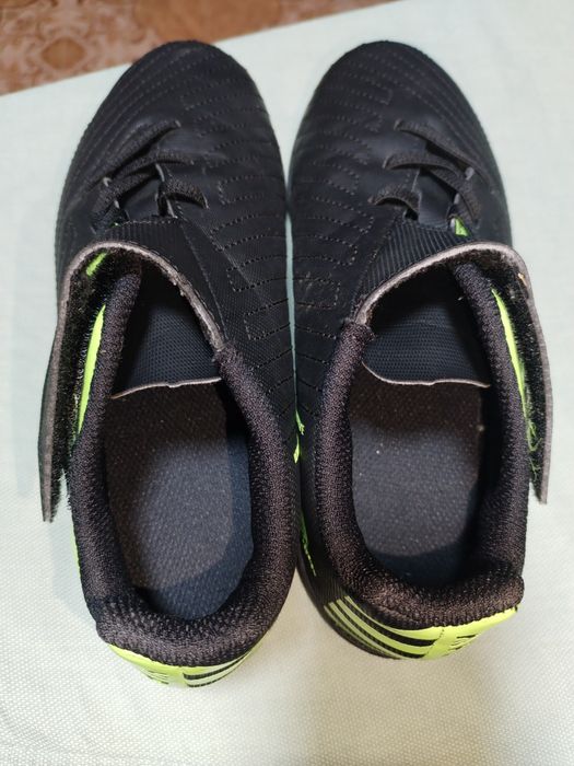 Ghete cu crampoane pentru fotbal