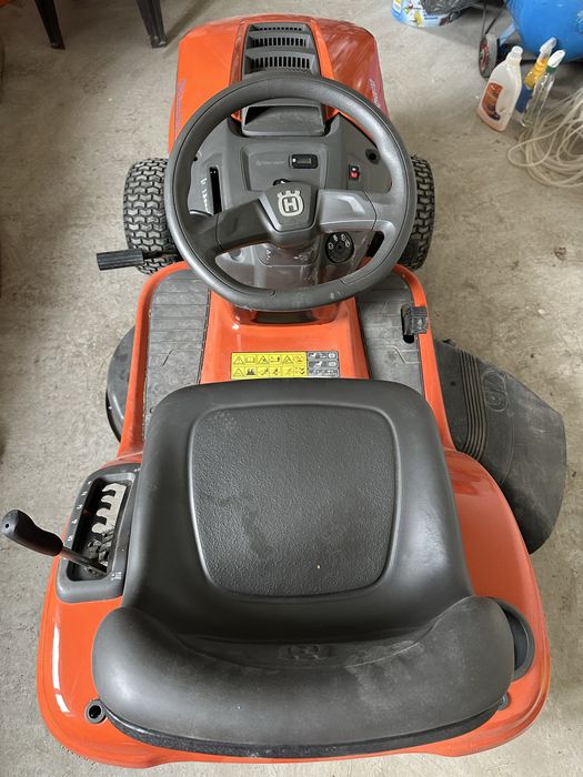 Tractoras tuns gazon Husqvarna TS 138 - Doar 68 ore (An 2022) - Stare impecabilă