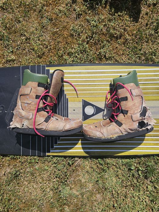Кайтсърф, уейбирд Refraction Sam Light Pro wakestyle kiteboard с автомати Shredtown. Kiitesurf, wakeboard
