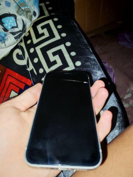 Продам Iphone 12