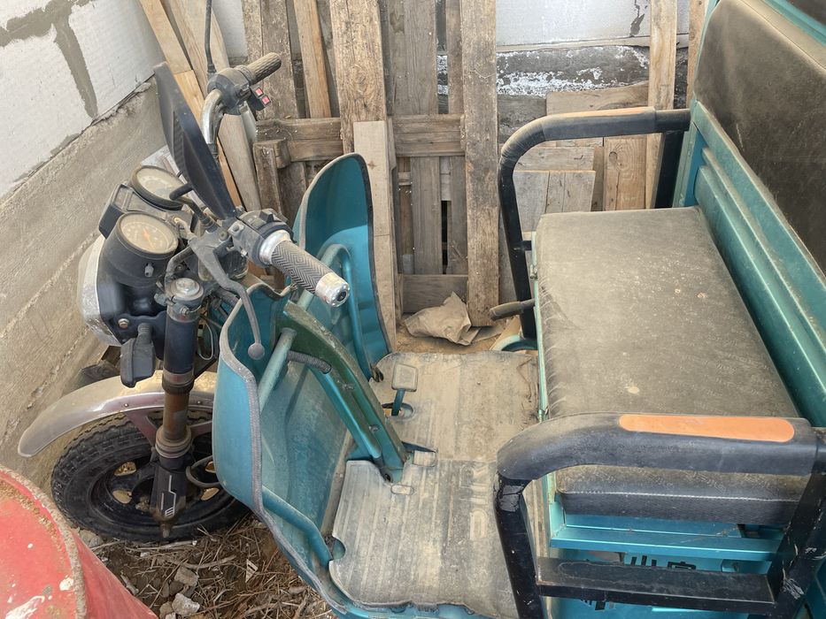 Электромотоцикл трицикл голубой