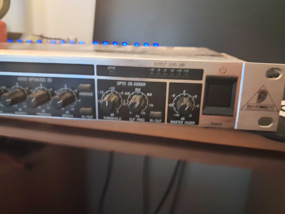 Amplificator voce studio Behringer ULTRA-VOICE VX2000