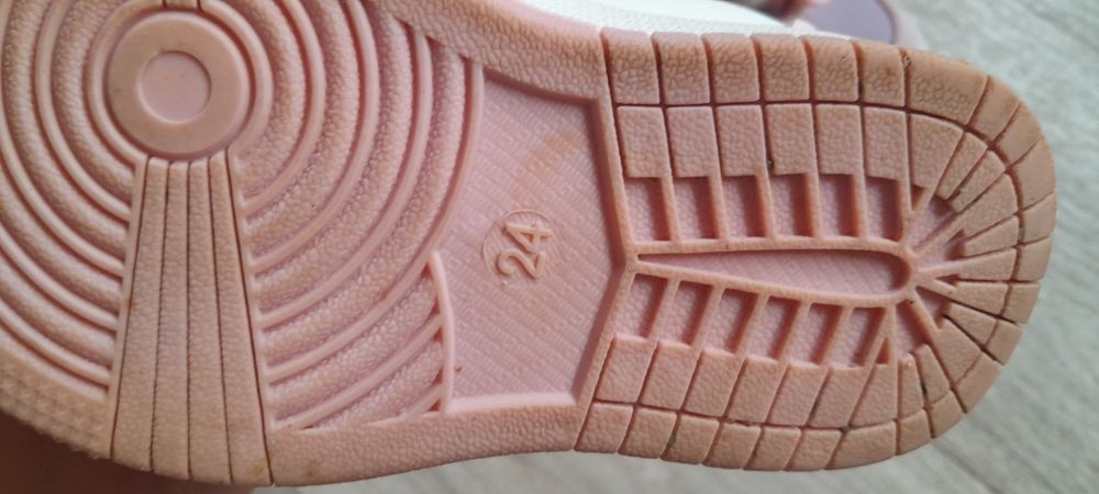 Продам детские ботинки демисезон