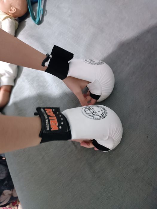 Боксерские,для тайквандо ,на каратэ перчатки