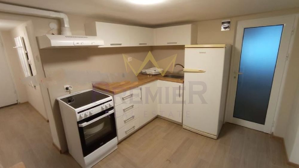 Самостоятелен Етаж от Къща! След ремонт! Самостоятелен двор! Нови меб