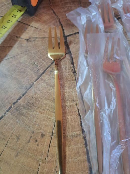 6 бр. десертни вилици,златни вилички