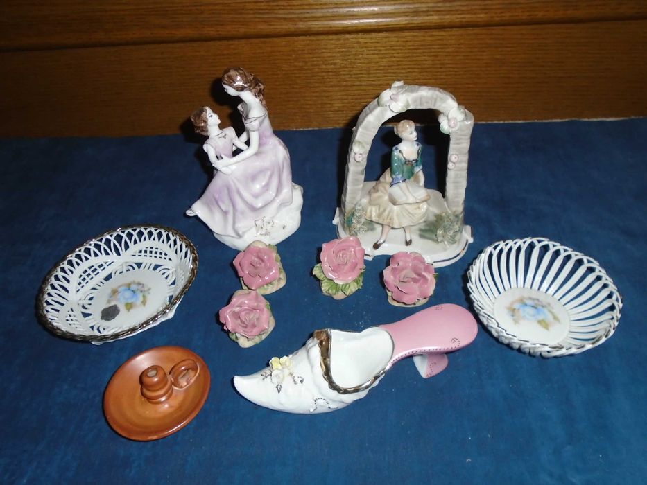 Bibelouri din portelan cu trandafiri, cosulete, doamne