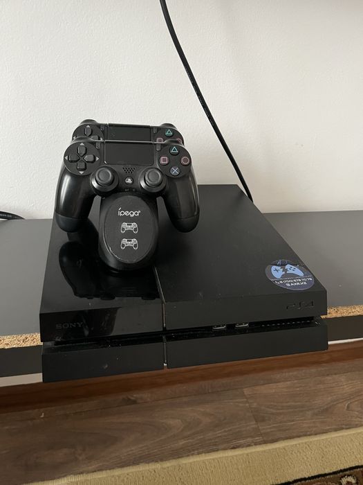 PS4 в хорошем состоянии