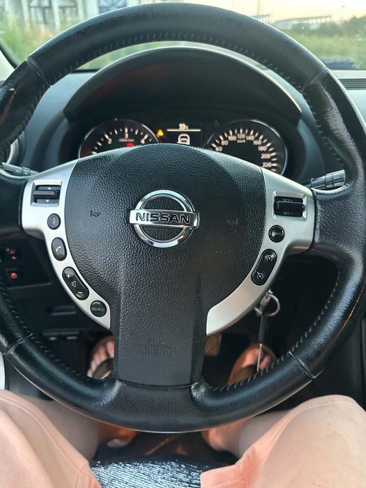 Vand nissan qashqai an 2011 motor 2.0 diesel 4x4