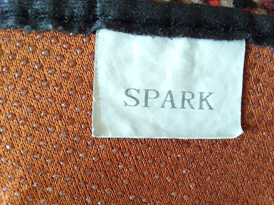 Spark avtomobilining narsalari sotiladi