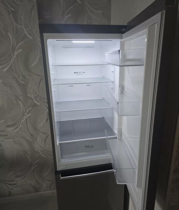 Холодильник LG серый