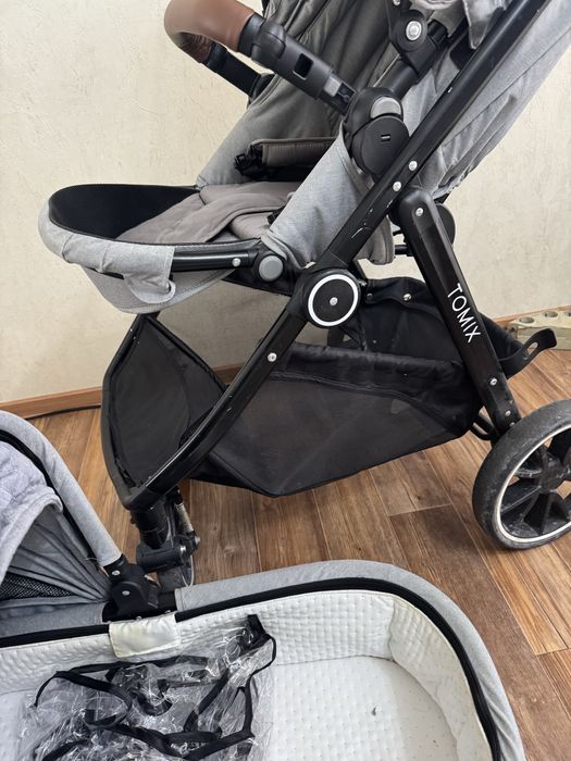 Коляска Tomix Aura