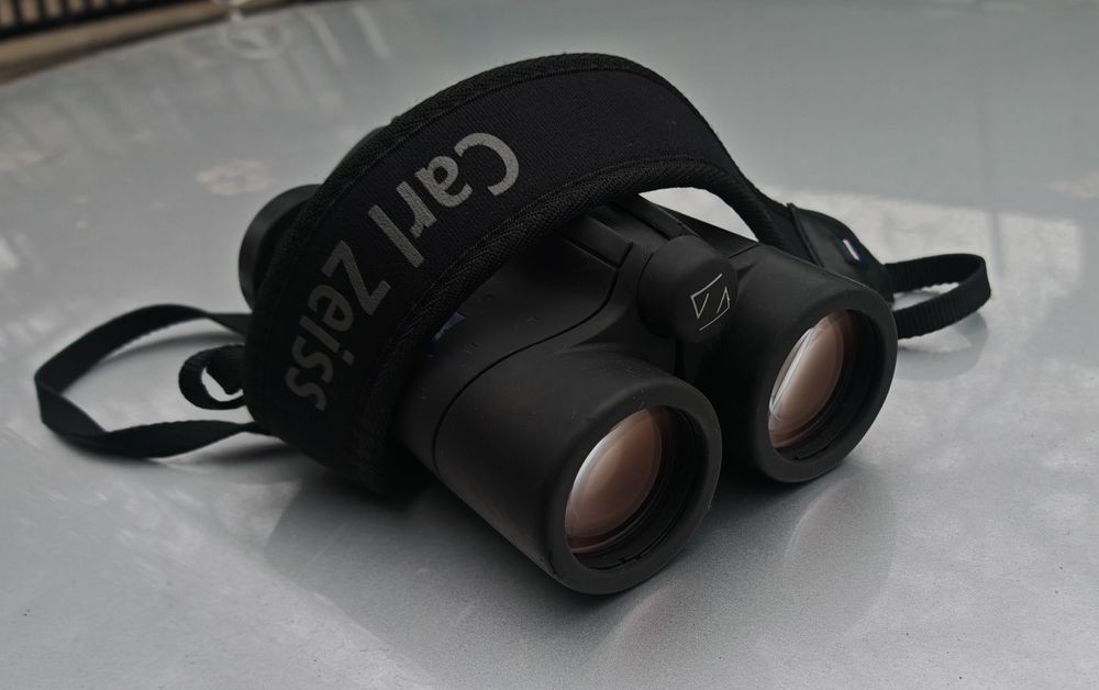 Продавам бинокъл  carl zeiss 10x40