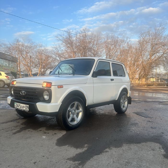 Продаю автомобиль Нива