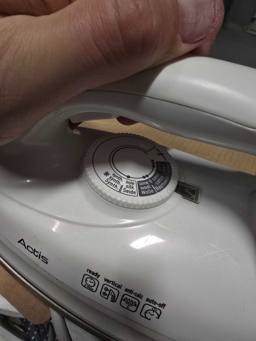 Vand Statie de calcat Tefal