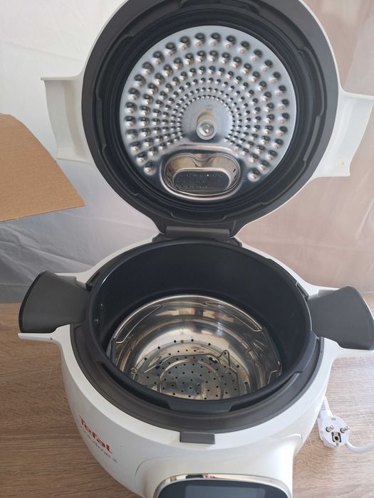 De vânzare multicooker este ca si nou .