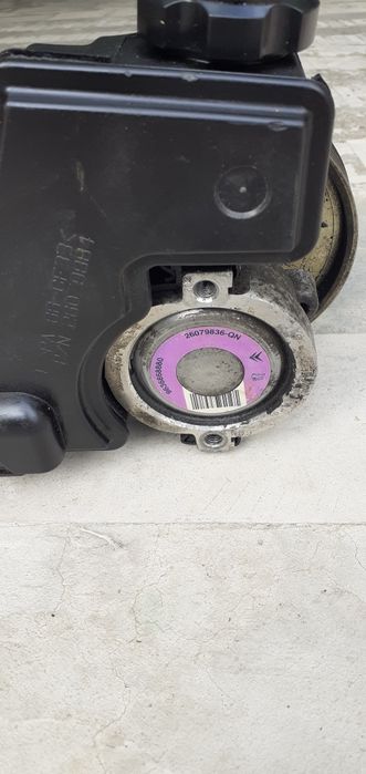 Продавам хидравлична помпа за пежо 206