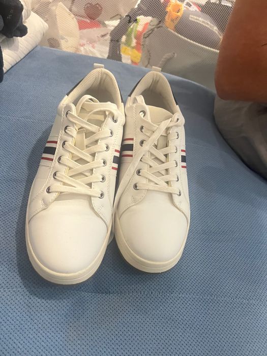 Чисто нови мъжки обувки