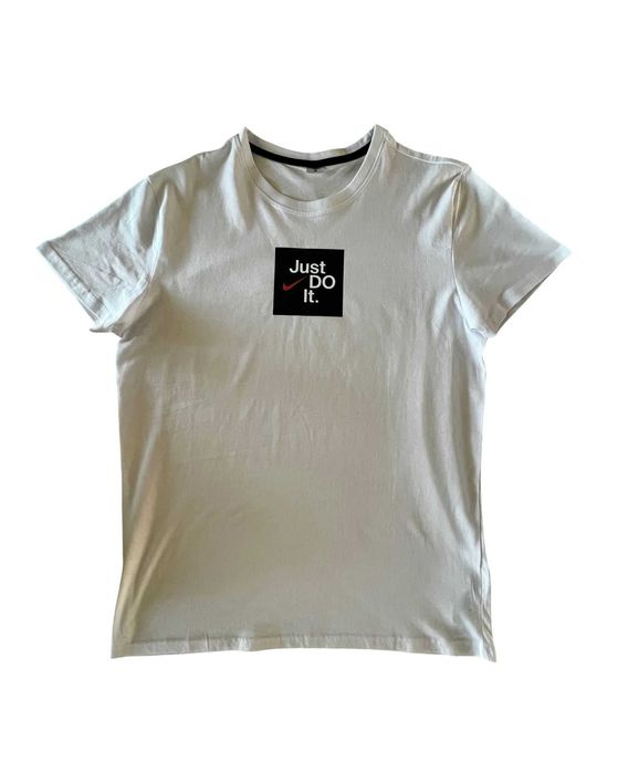 Tricou bărbătesc cu imprimeu.